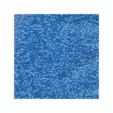 11/0 Miyuki Delica Perlen, Zylinder (1,8 x 1,3 mm), Farbe: lined lt blue AB, ca. 7,2 gr
