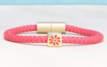 Bracelet d'été avec corde à voile et cube en métal Fleur
