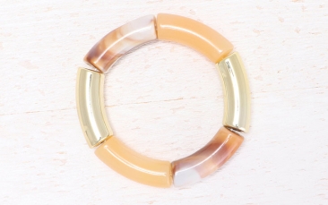 Elastisches Tube Armband mit Acryl Röhrenperlen Beige und Goldfarben