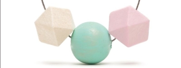 Collier de perles géométriques en bois Hexagon & Kugel Pastell