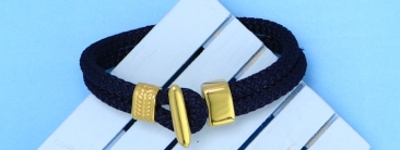Bracelet maritime avec corde et fermeture à crochet dorée