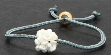 Bracelet with sail rope and cultured pearl ball grey