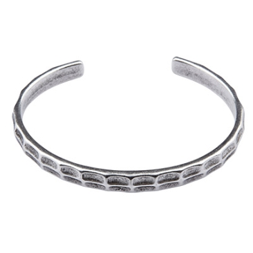 Bangle with hammered pattern, silver plated