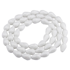 Glasfacettperlen Tropfen, 11 x 8 mm, weiß opak, Strang mit ca. 60 Perlen