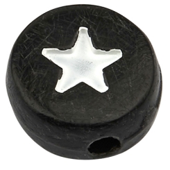 Kunststoffperle Stern, runde Scheibe,weiß mit schwarzem Symbol, 7 x 3,5 mm