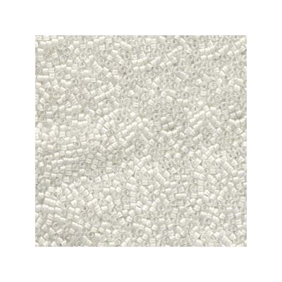 11/0 Miyuki Delica Perlen, Zylinder (1,8 x 1,3 mm), Farbe: lined white AB, ca. 7,2 gr 