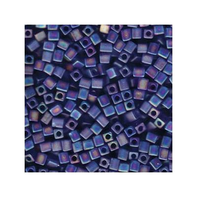 Miyuki cube 4 mm, mat transparent capri blue AB, environ 20 gr 