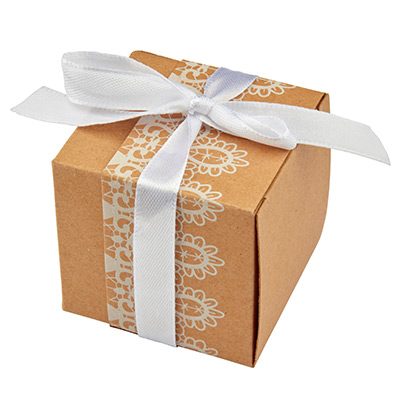 5 x Geschenkbox braun mit weißem Spitzenmotiv inkl. Geschenkband, 5 x 5 x 5 cm 