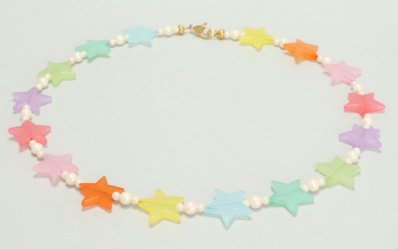 Halskette mit Preciosa Perlen und Sternen aus Acryl 
