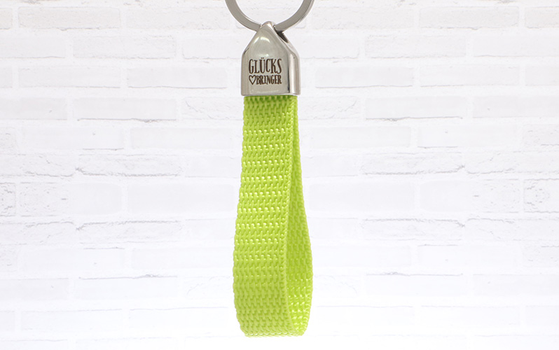 Schlüsselanhänger mit Gurtband und gravierter Edelstahl Endkappe "Glücksbringer" 