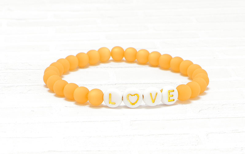 Bracelet with letter beads with gold lettering Love 