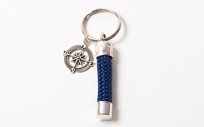 Keyring with sailing rope compass 