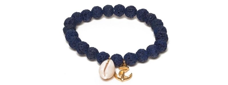 Bracelet with shells and anchor 