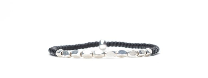 Bracelet avec perles hexagonales et rocailles 