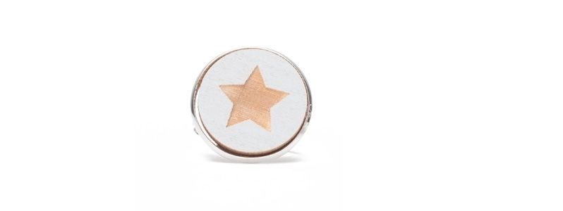 Ring with wooden cabochon star 