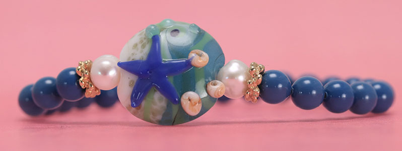 Armband met gekweekte parels, kristal parels en lampwork kralen zeesterren 