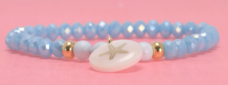 Bracelet avec perles à facettes et pendentif en nacre étoile de mer 