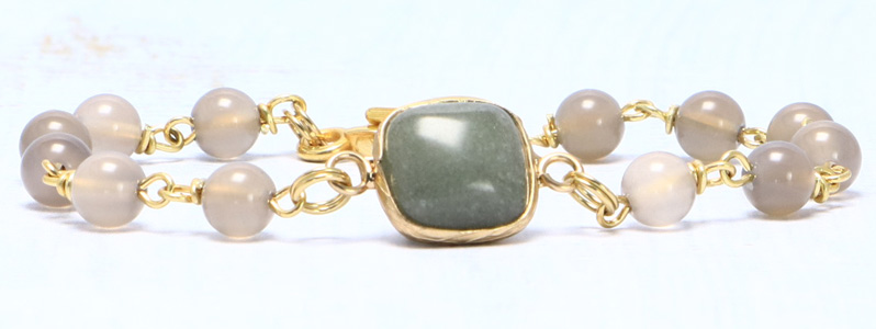 Bracelet avec connecteur de bracelet de pierres précieuses et boules agate 