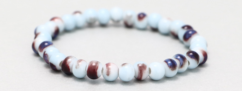 Bracelet avec perles de porcelaine bleu ciel antique 