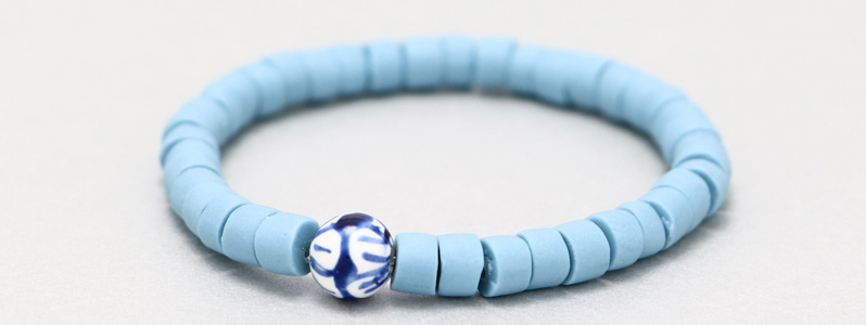 Bracelet avec perles de porcelaine bleu ciel 