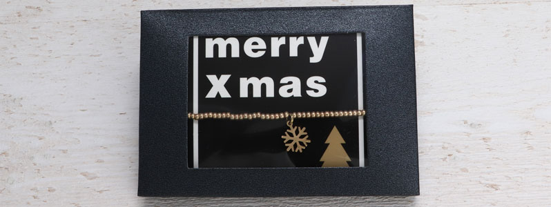 Kerst armband sneeuwvlok met geschenkverpakking zwart 