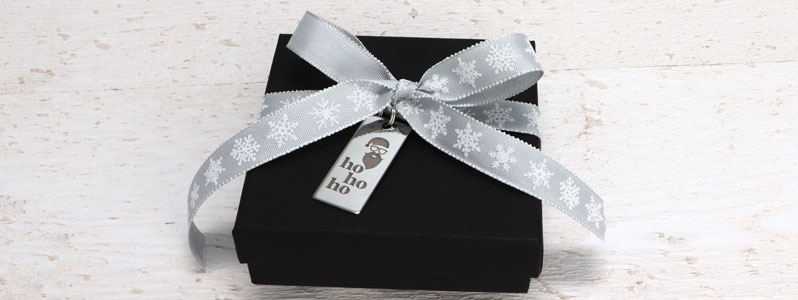 Geschenkverpackung für Weihnachten mit Edelstahlanhänger "Ho Ho Ho" 