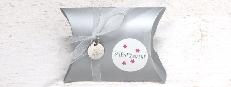 Geschenkverpackung für Weihnachten mit Edelstahlanhänger "Für dich" 