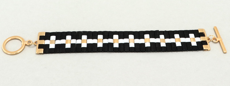 Bracelet enfilé avec bordure en perles de tila 