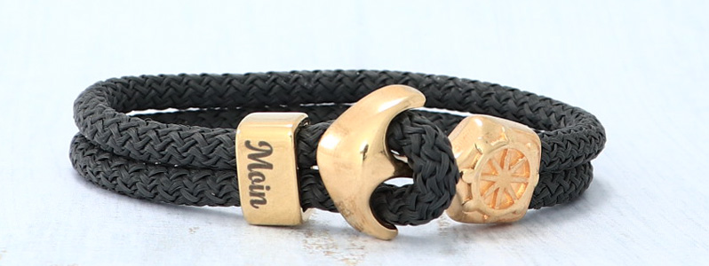 Bracelet avec corde à voile et gravure "Moin". 