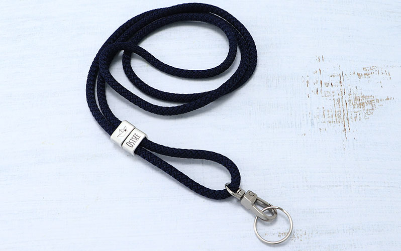 Long porte-clés avec corde à voile et gravure "Baltique". 