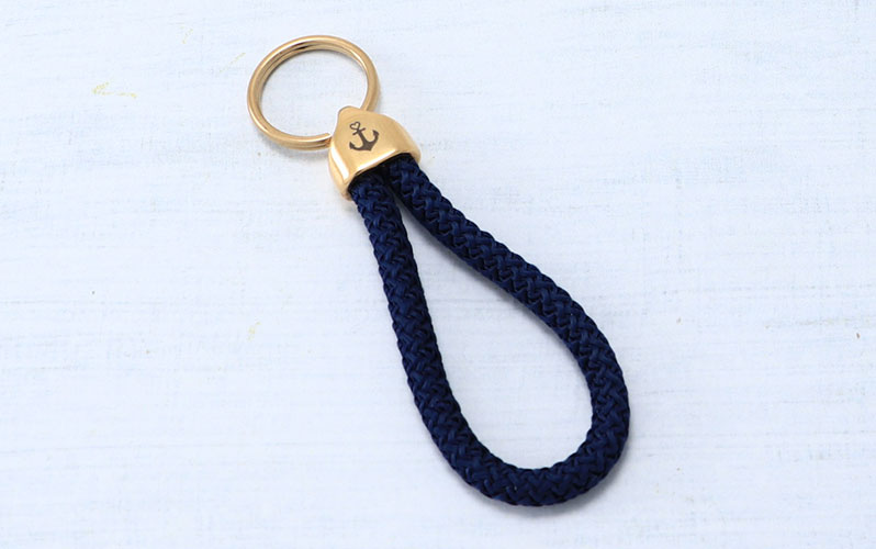 Schlüsselanhänger mit Segeltau und Gravur "Anker" vergoldet 