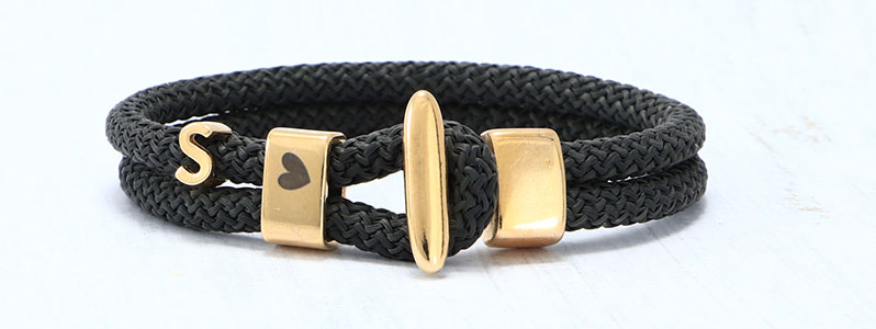 Bracelet avec corde à voile et gravure "cœur" et lettre Grip-It 